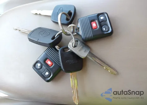 2004 Ford Escape Limited z USA, uszkodzony, nr VIN 1FMCU04174KA97935